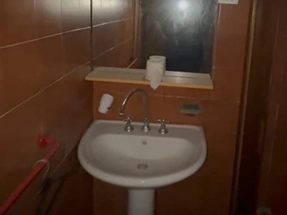 ANAGENESI-bagno-da-ristrutturare-flipping Bagno da ristrutturare in appartamento oggetto di riqualificazione immobiliare Anagenesi a Parma